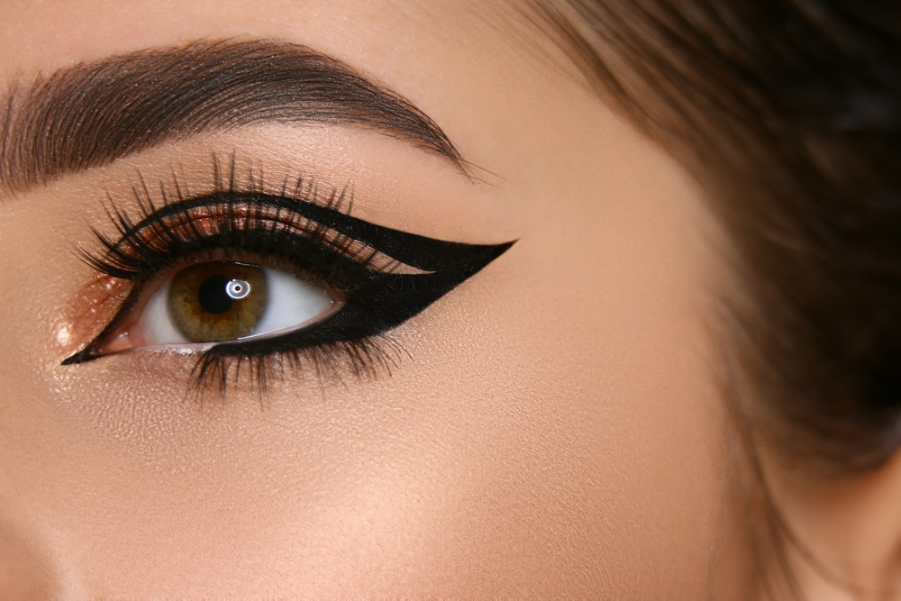 choose hypoallergenic eyeliner with artificial synthetic fragrances